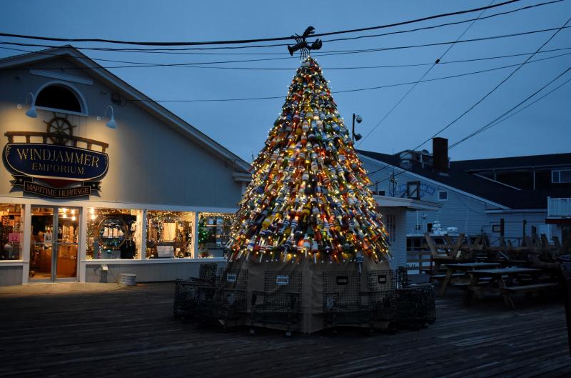 ‘Buoy tree’ lights up Pier 1 Wiscasset Newspaper