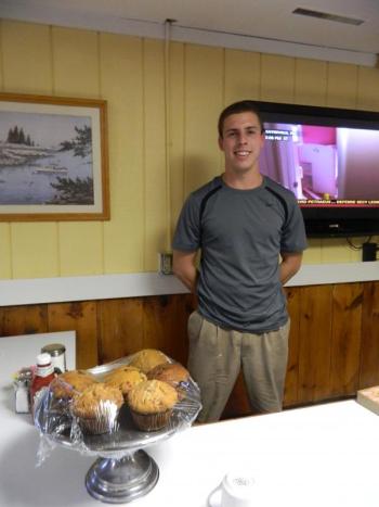 Kitchen Manager Brad Alexander takes a break from his duties to talk with customers November 13. CHARLOTTE BOYNTON/Wiscasset Newspaper