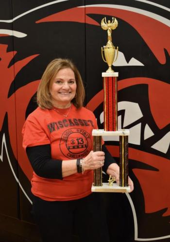 WMHS staff member Debbie Pooler holds the Winter Carnival trophy awarded to the class which tallies the most points. The class of 2020 was year’s winner. PHIL DI VECE/Wiscasset Newspaper