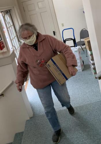 St. Philip’s member Gretchen Burleigh-Johnson brings FOS supplies into First Congregational. SUSAN JOHNS/Wiscasset Newspaper