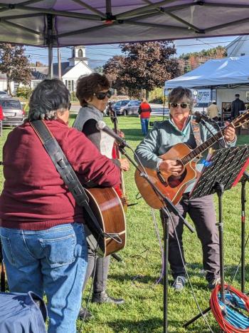 Boothbay Farmer's Market. CANDI JONETH/Boothbay Register