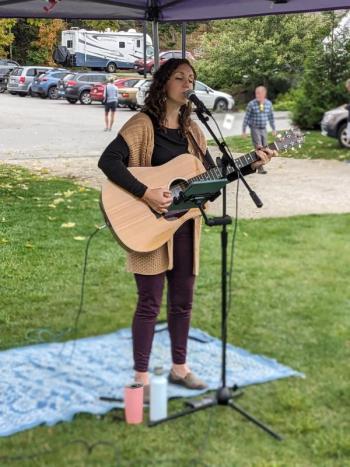 Boothbay Farmer's Market. CANDI JONETH/Boothbay Register